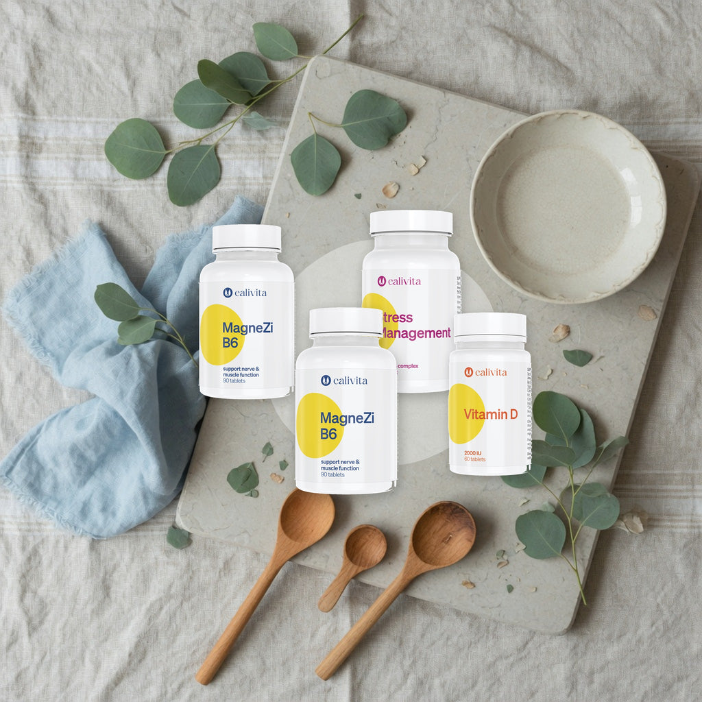 Zloženie balíčka: 2× CaliVita MagneZi B6, Stress Management a vitamín D – flat-lay